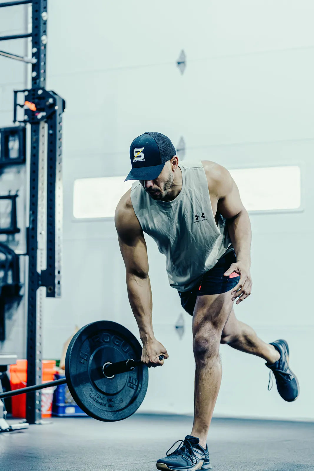 Melo Bar: An athlete pulling a single-arm landmine deadlift with the Melo Bar.