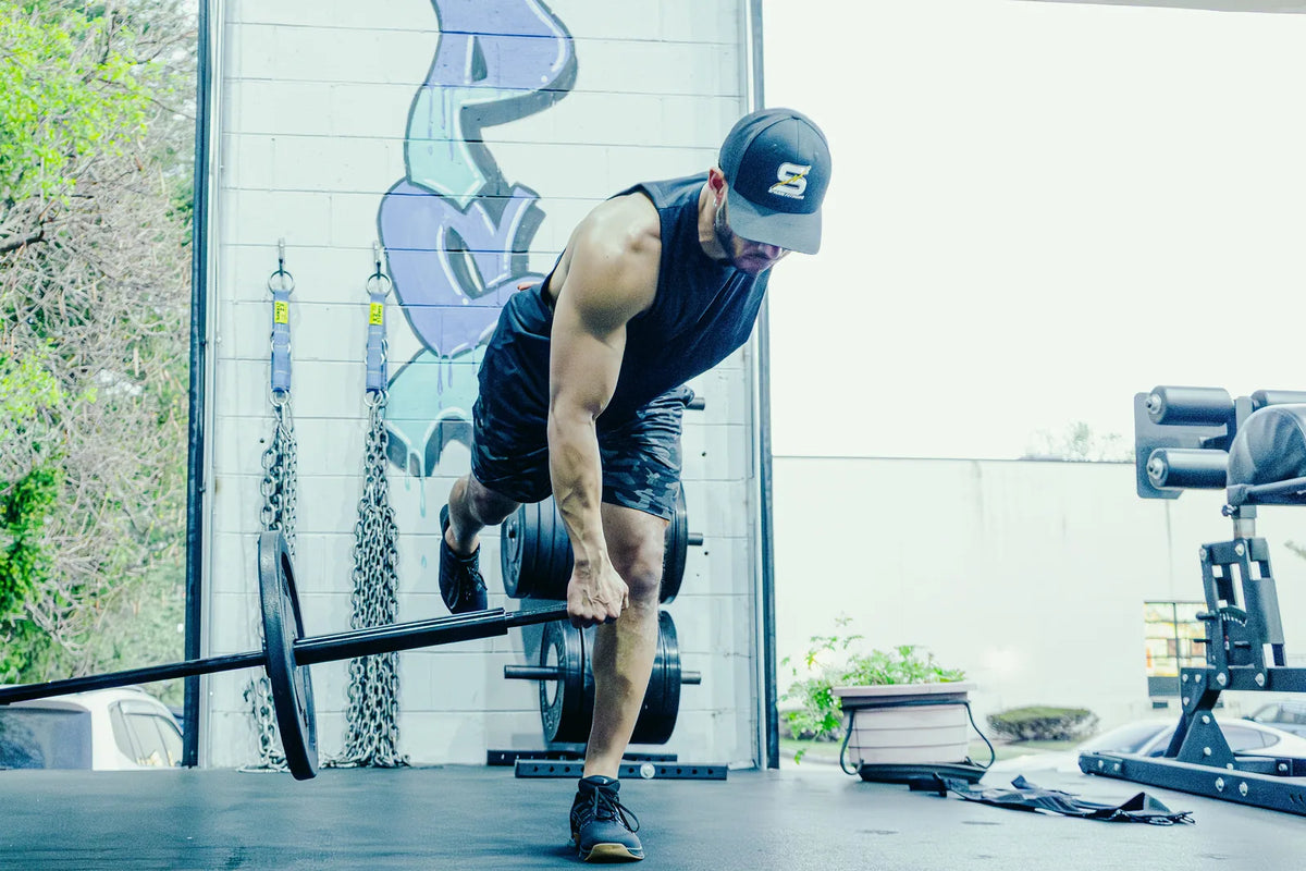 Spann Bar: A single-arm landmine row with the Spann Bar at the open garage door.